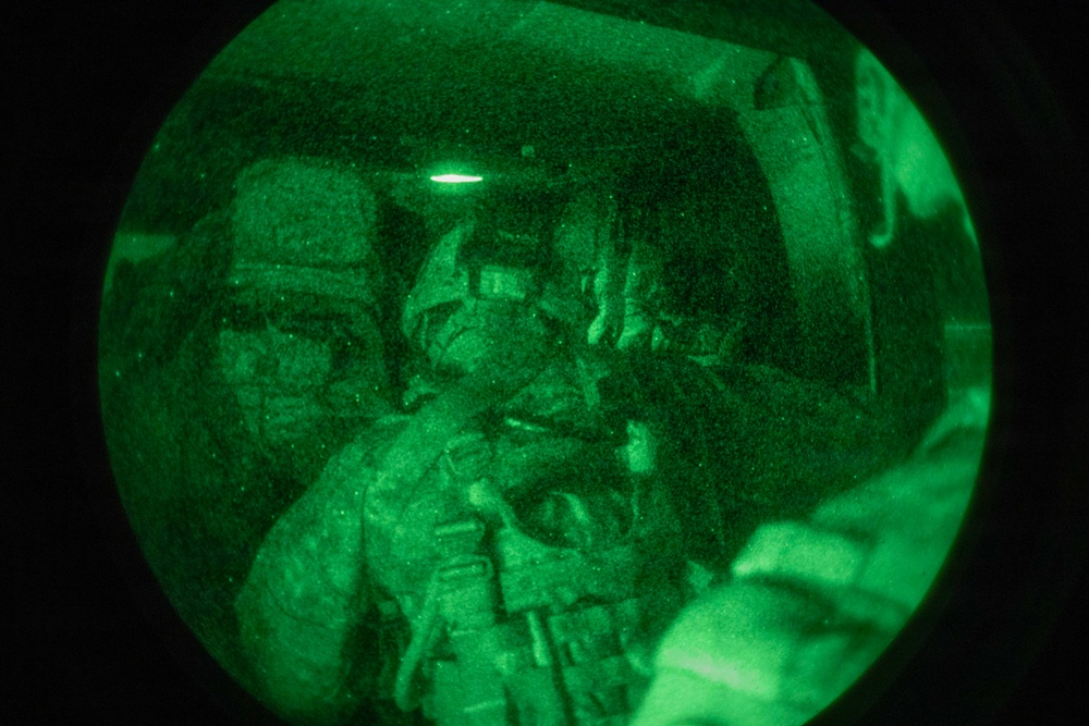 1-2 Stryker Brigade Combat Team conduct Air Assault operations with 2-158th Assault Helicopter Battalion, 16th Combat Aviation Brigade