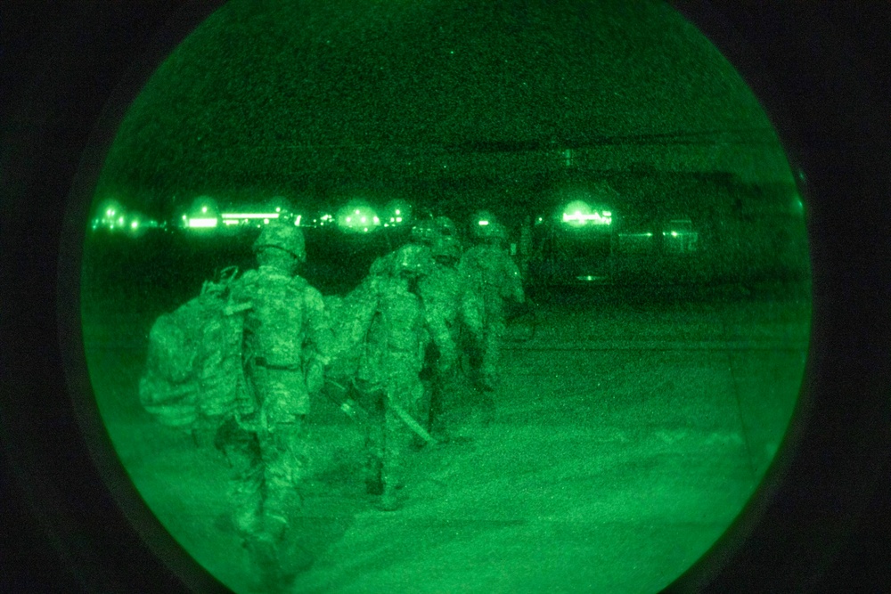 1-2 Stryker Brigade Combat Team conduct Air Assault operations with 2-158th Assault Helicopter Battalion, 16th Combat Aviation Brigade