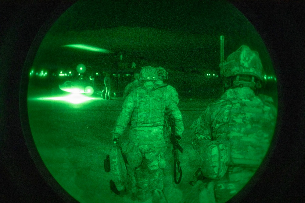 1-2 Stryker Brigade Combat Team conduct Air Assault operations with 2-158th Assault Helicopter Battalion, 16th Combat Aviation Brigade