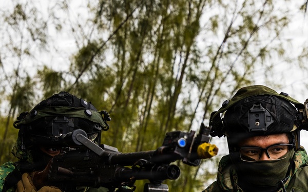 25th Infantry Division Trains with Partners During Dismounted Field Exercise