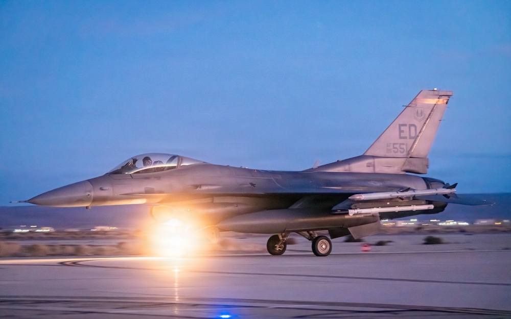 Fighting Falcon streaks over Edwards at sunset