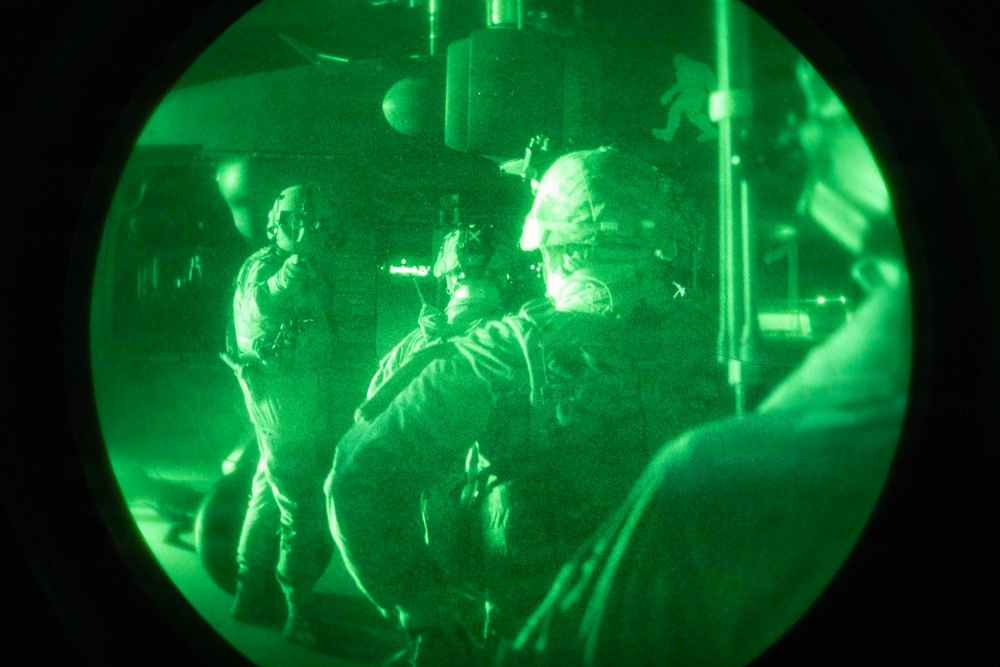 1-2 Stryker Brigade Combat Team conduct Air Assault operations with 2-158th Assault Helicopter Battalion, 16th Combat Aviation Brigade