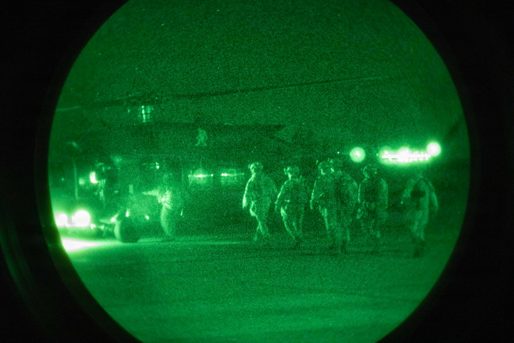 1-2 Stryker Brigade Combat Team conduct Air Assault operations with 2-158th Assault Helicopter Battalion, 16th Combat Aviation Brigade