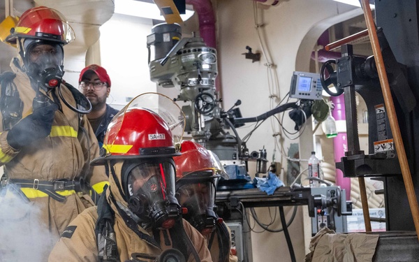 USS America (LHA 6) Conducts In-Port Emergency Team Drill