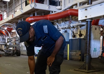 USS America (LHA 6) Conducts HAZMAT Offload