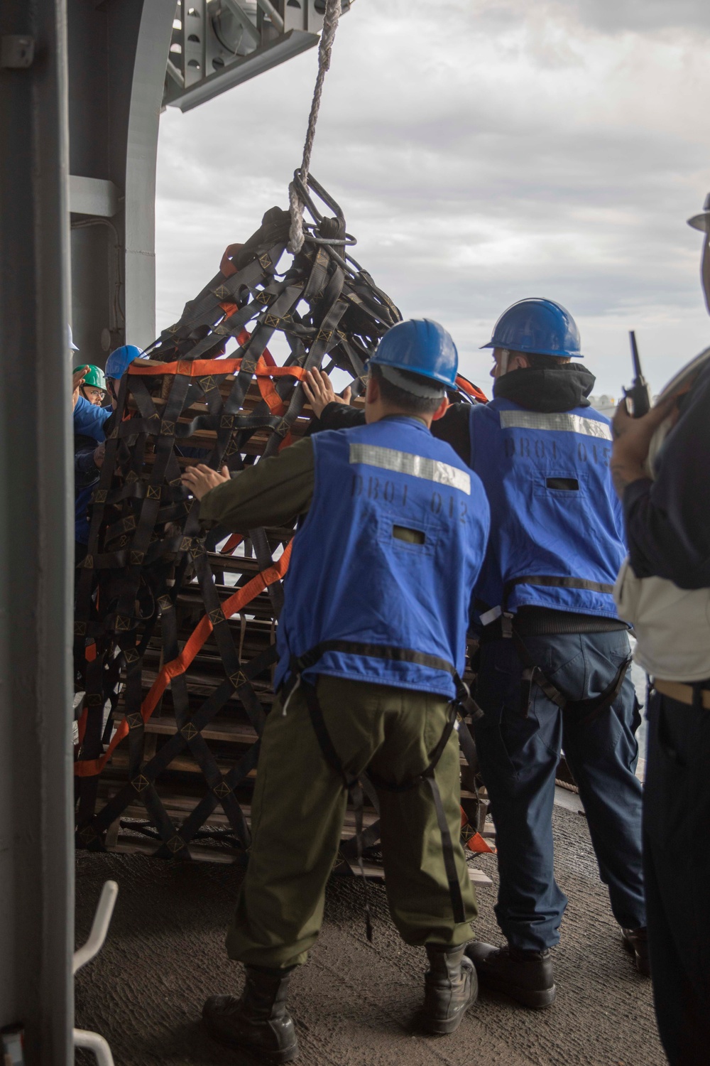 Kearsarge Conducts Replenishment-at-Sea