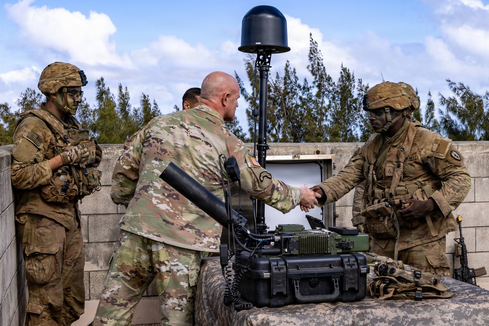 U.S. Army General James J. Mingus observes 25th Infantry Division Transformation In Contact
