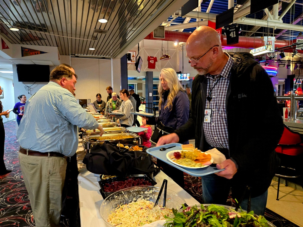 Fort McCoy DFMWR coordinates community dinner at McCoy’s Community Center