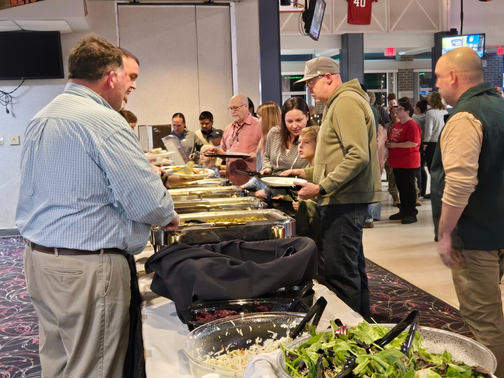 Fort McCoy DFMWR coordinates community dinner at McCoy’s Community Center