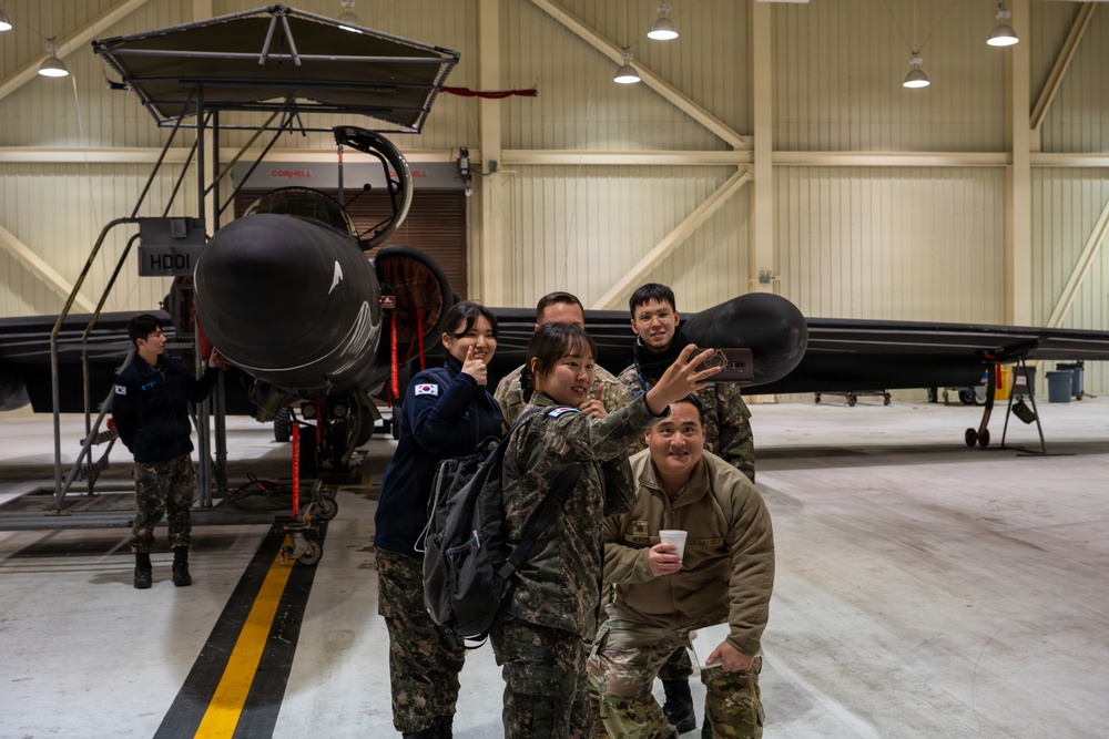 Osan hosts ROKAF logistics, maintenance immersion tour