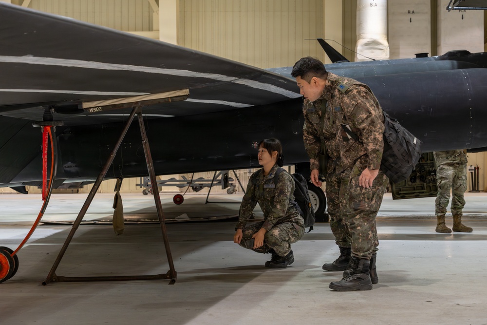 Osan hosts ROKAF logistics, maintenance immersion tour