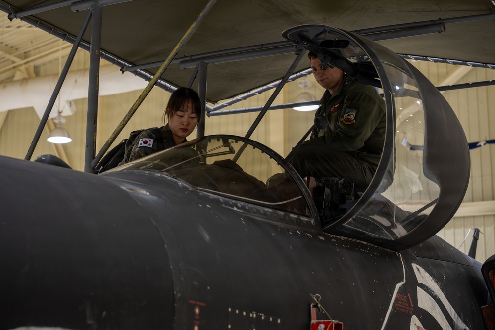 Osan hosts ROKAF logistics, maintenance immersion tour