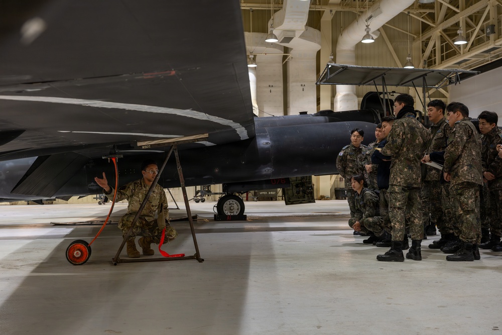Osan hosts ROKAF logistics, maintenance immersion tour