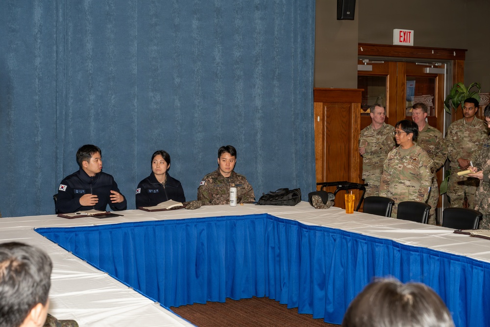 Osan hosts ROKAF logistics, maintenance immersion tour