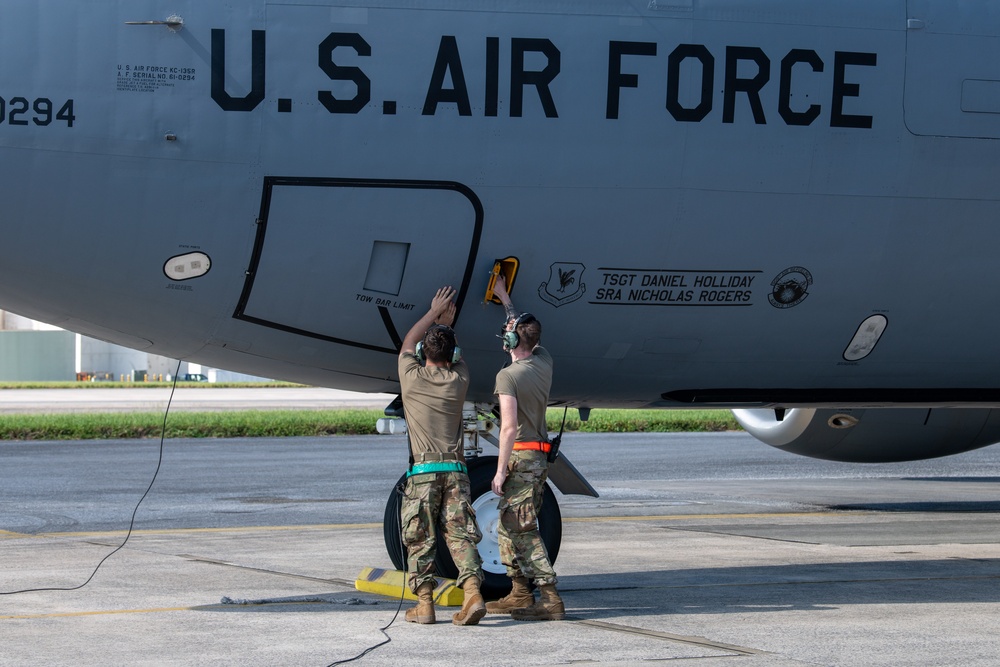 BH 26-1: 909th ARS Refuels with precision