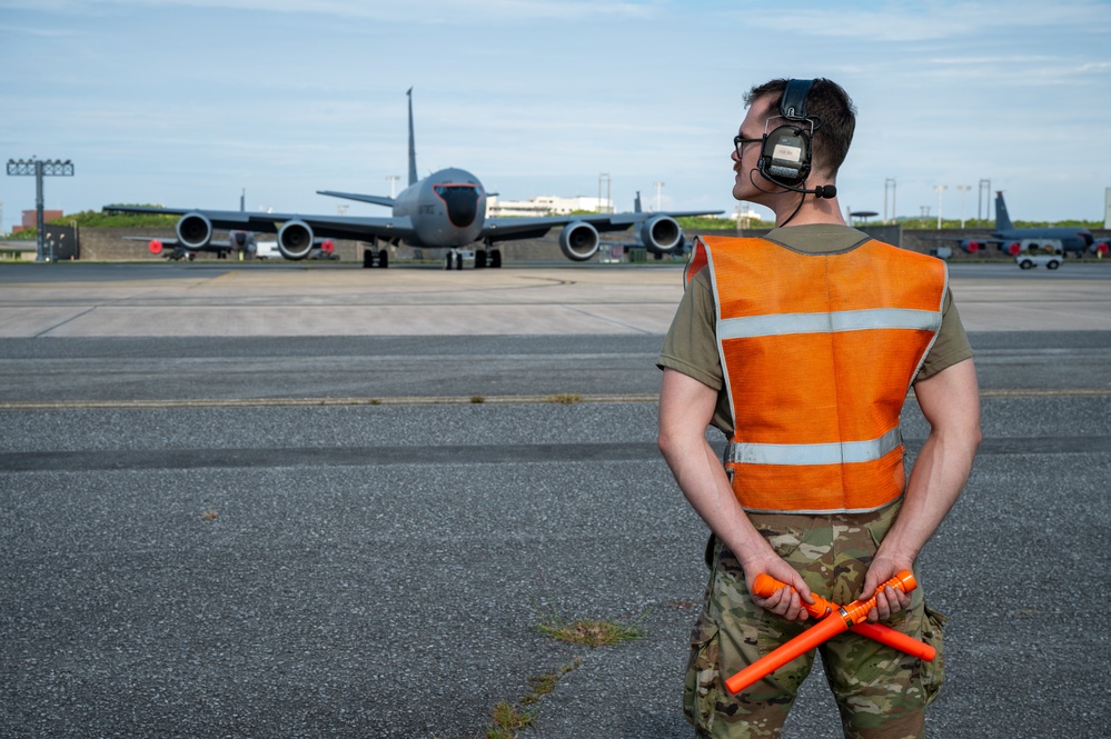 BH 26-1: 909th ARS Refuels with precision