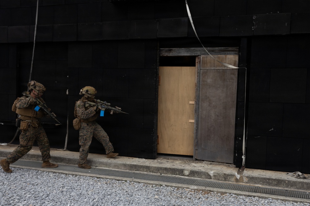 12th LCT Marines Execute Urban Operations Training during Range 170