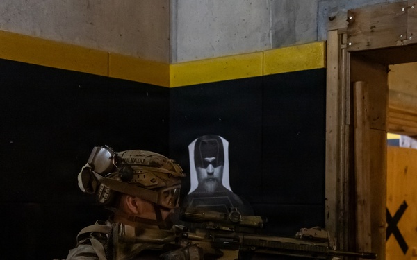 12th LCT Marines Execute Urban Operations Training during Range 170