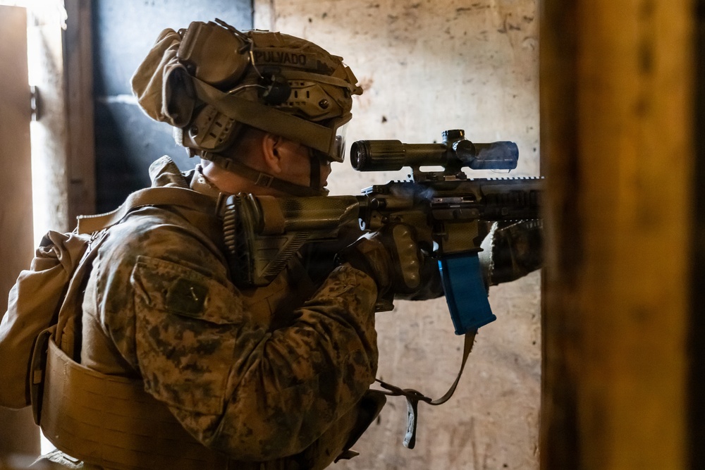 12th LCT Marines Execute Urban Operations Training during Range 170