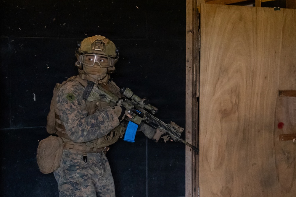 12th LCT Marines Execute Urban Operations Training during Range 170