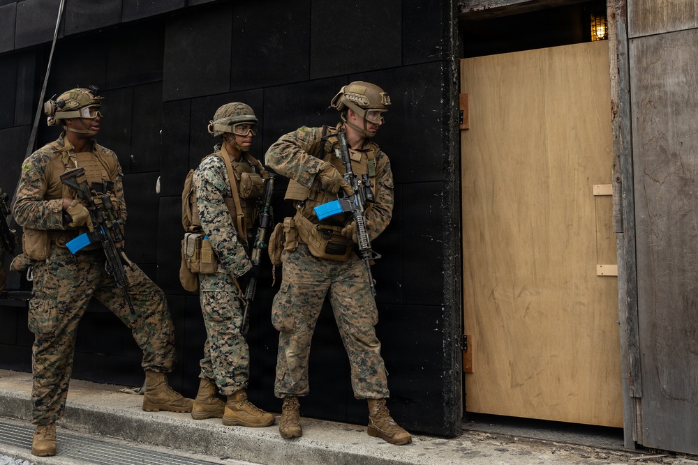 12th LCT Marines Execute Urban Operations Training during Range 170