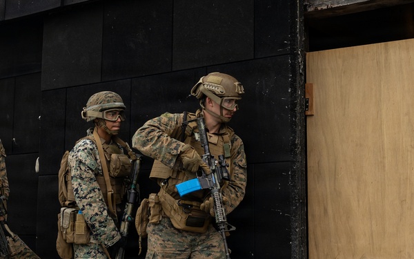 12th LCT Marines Execute Urban Operations Training during Range 170