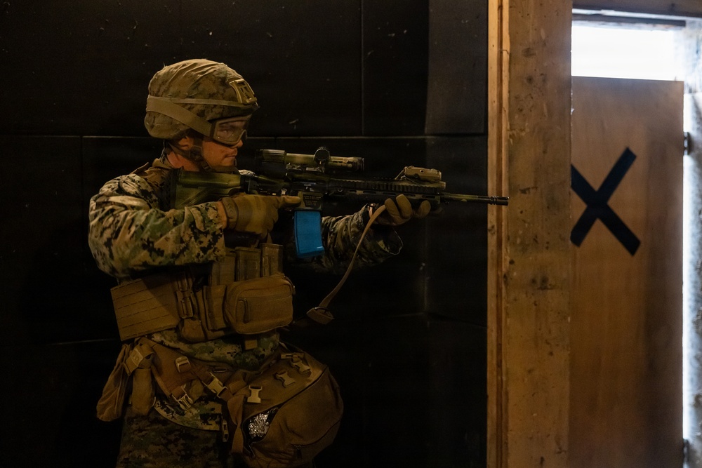 12th LCT Marines Execute Urban Operations Training during Range 170