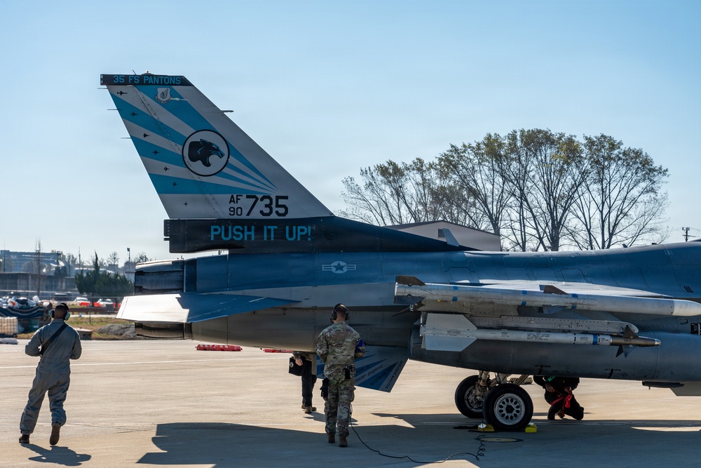 Pantons arrive at Osan for Super Squadron Phase II