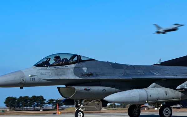 Pantons depart Kunsan for Super Squadron Phase 2