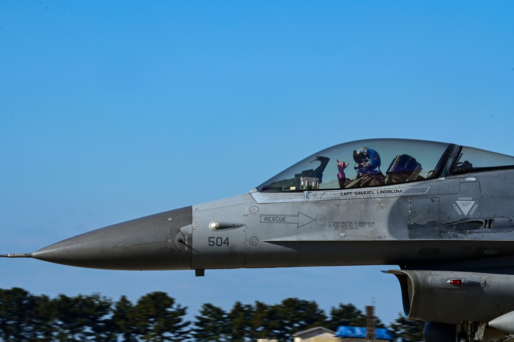 Pantons depart Kunsan for Super Squadron Phase 2