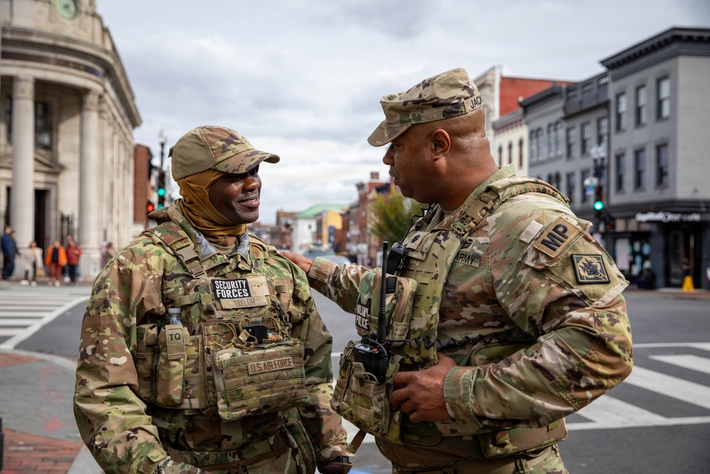 Joint Task Force Magnolia commander visits troops on patrol in Washington, D.C.