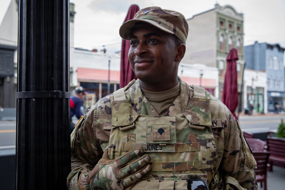 A Mississippi Army National Guard Soldier on patrol in Washington, D.C.