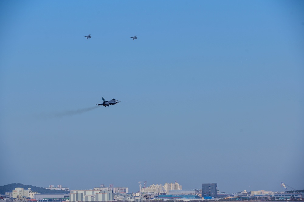 Pantons depart Kunsan for Super Squadron Phase 2