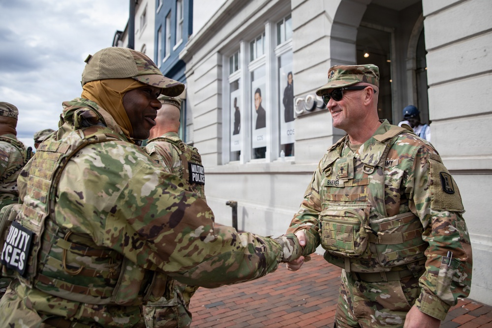 Joint Task Force Magnolia chaplain visits troops on patrol in Washington, D.C.