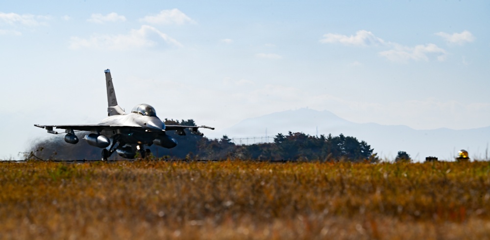 Pantons depart Kunsan for Super Squadron Phase 2