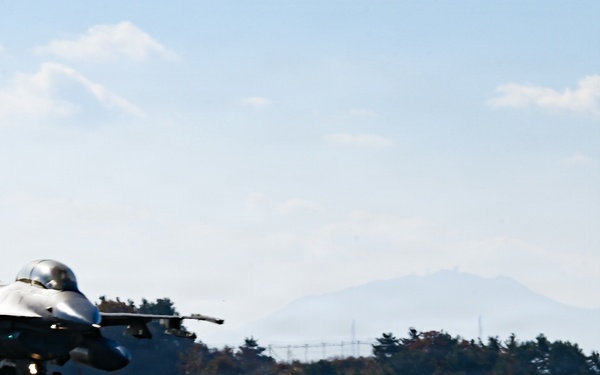 Pantons depart Kunsan for Super Squadron Phase 2