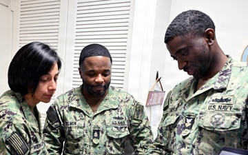 NAVSUP FLC Jacksonville Sailor selected as enterprise Navy Career Counselor of the Year