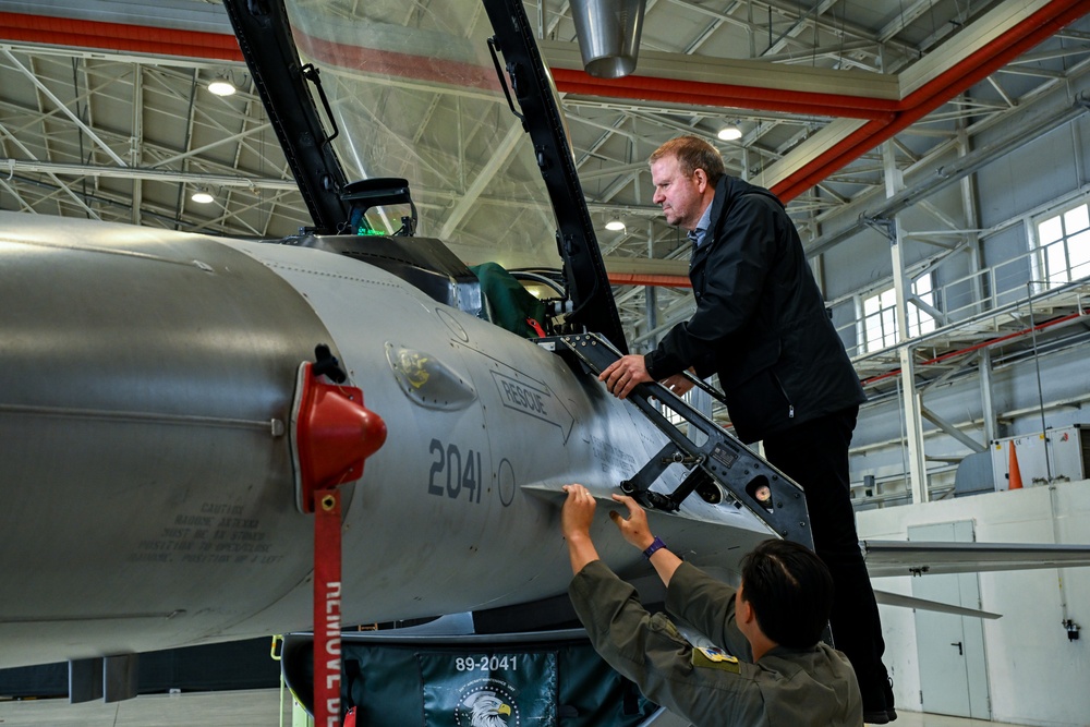 U.S. Ambassador to Italy Visits Aviano