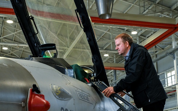 U.S. Ambassador to Italy Visits Aviano