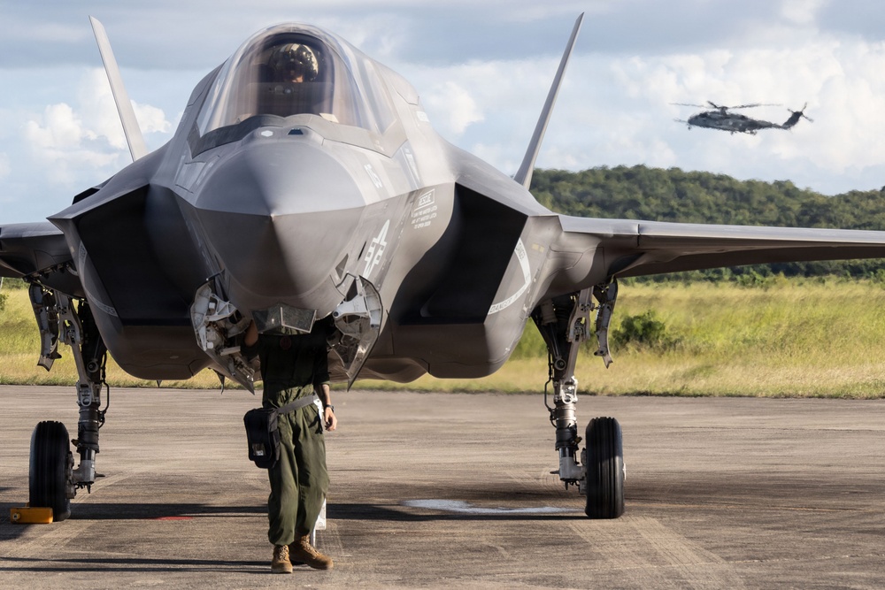 VMFA-225 conducts flight operations in Puerto Rico
