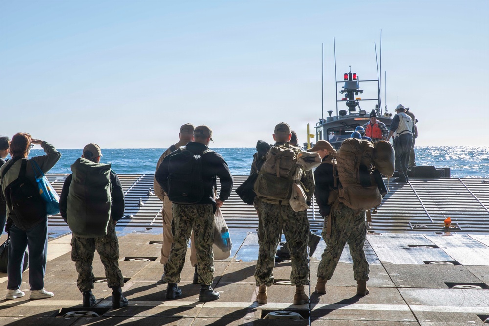 Kearsarge Conducts Water Taxi