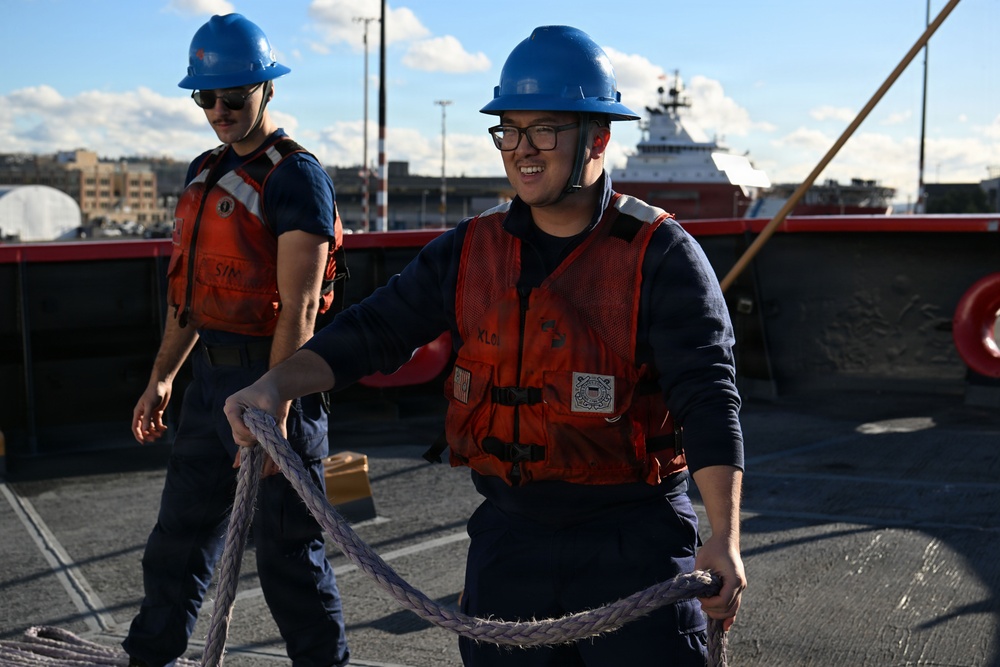 USCGC Polar Star (WAGB 10) departs Seattle for Operation Deep Freeze deployment to Antarctica