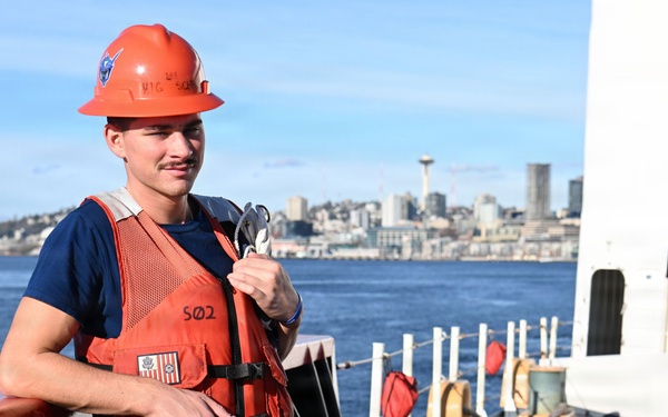 USCGC Polar Star (WAGB 10) departs Seattle for Operation Deep Freeze deployment to Antarctica