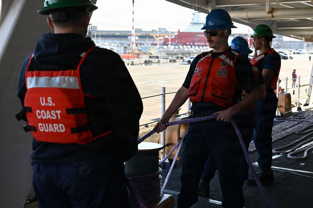 USCGC Polar Star (WAGB 10) departs Seattle for Operation Deep Freeze deployment to Antarctica