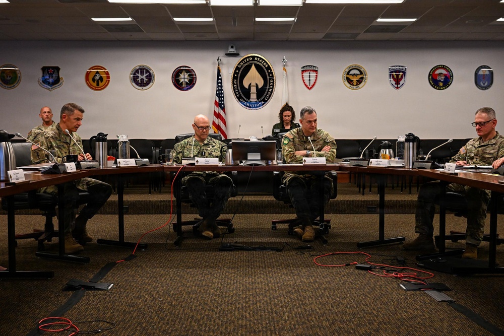 USSOCOM hosts EUCOM commander