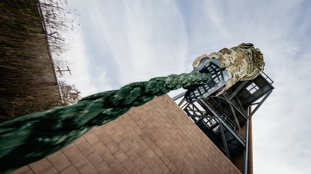 EODTEU-1 Conducts Helicopter Rope Suspension Technique Training