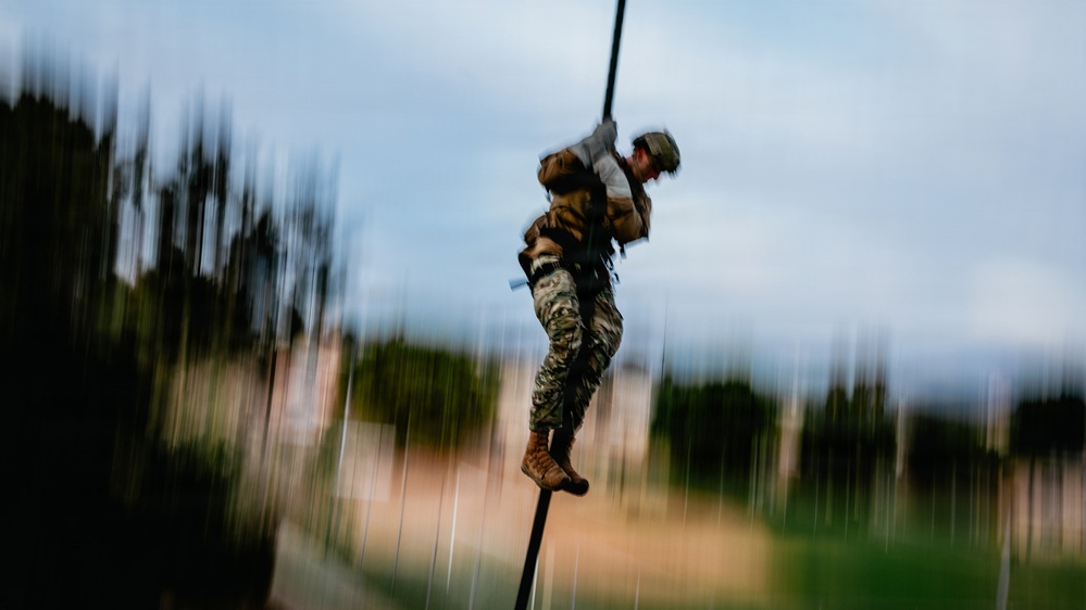 EODTEU-1 Conducts Helicopter Rope Suspension Technique Training