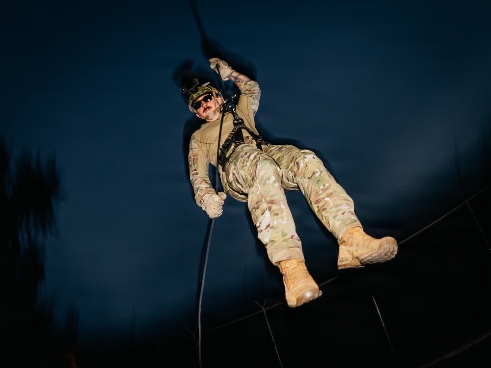EODTEU-1 Conducts Helicopter Rope Suspension Technique Training