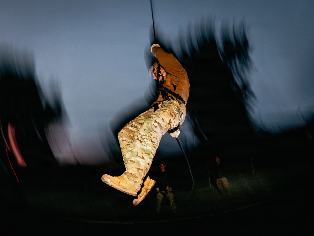 EODTEU-1 Conducts Helicopter Rope Suspension Technique Training
