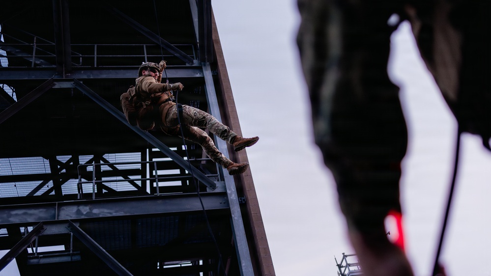 EODTEU-1 Conducts Helicopter Rope Suspension Technique Training